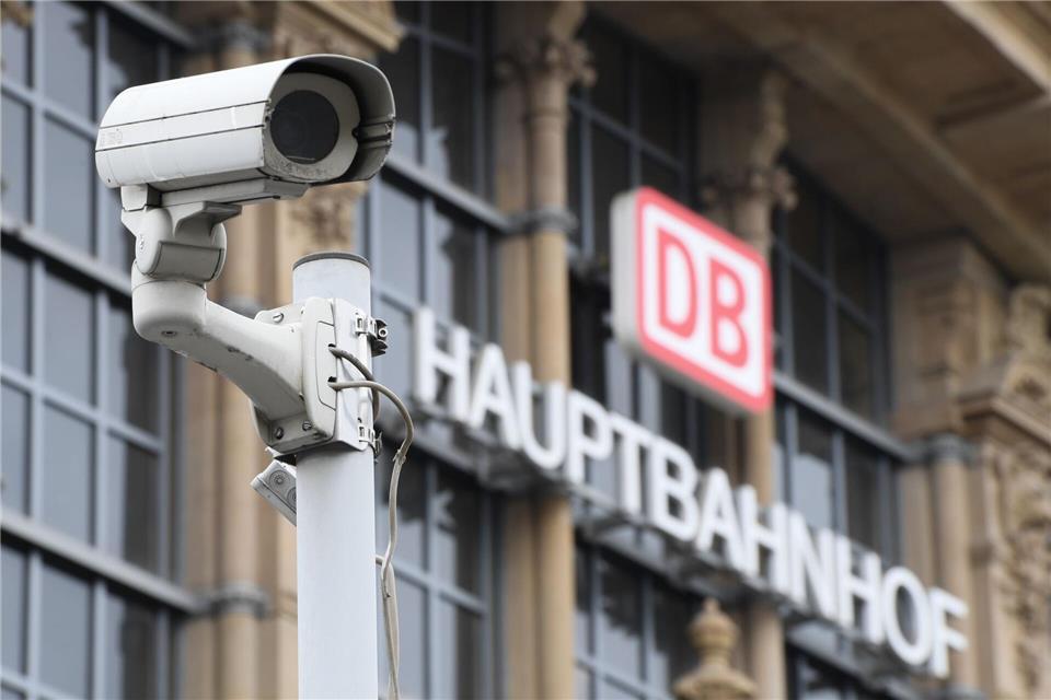 Ist Hessen ein Vorbild bei der Videoüberwachung? (Symbolbild)Arne Dedert/dpa