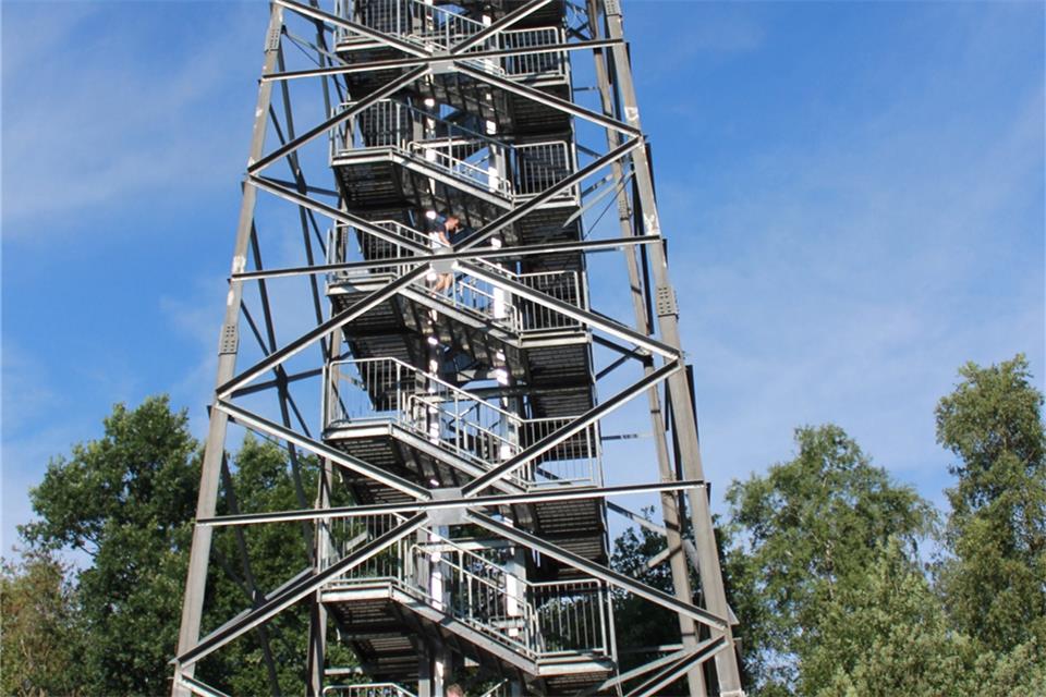 Ist am Samstag wieder Schauplatz eines spektakulären Sportevents: der Stahlfachwerkturm am Melchenberg.