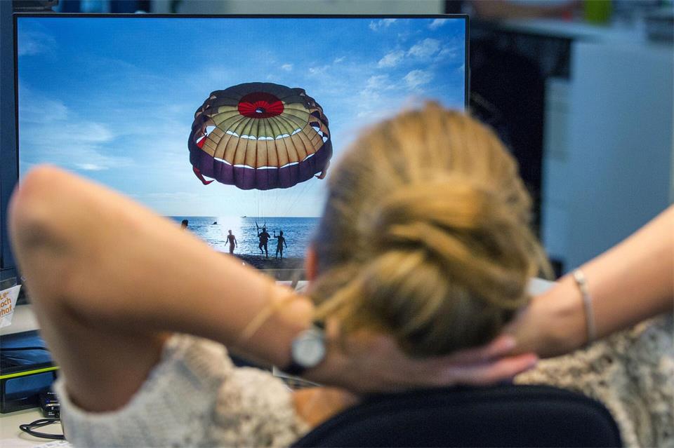 Ist der Urlaub vom Arbeitgeber genehmigt, können sich Angestellte auch darauf freuen: Widerrufen kann der Arbeitgeber seine Genehmigung nämlich nicht so einfach.Andrea Warnecke/dpa-tmn