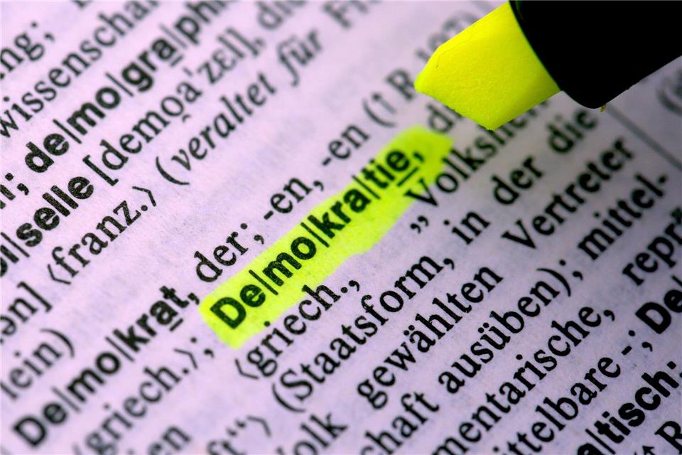 Ist die Demokratie das beste System? Nicht alle bejahen das. (Symbolbild)Federico Gambarini/dpa
