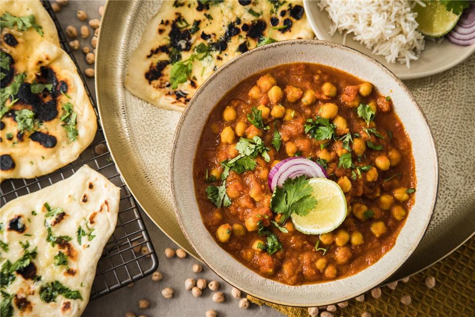 Ist ein exotischer Touch gefragt? Kokosöl verleiht asiatischen Gerichten eine besondere Geschmacksnote und passt auch gut zu Currys.picture alliance/dpa/dpa-tmn