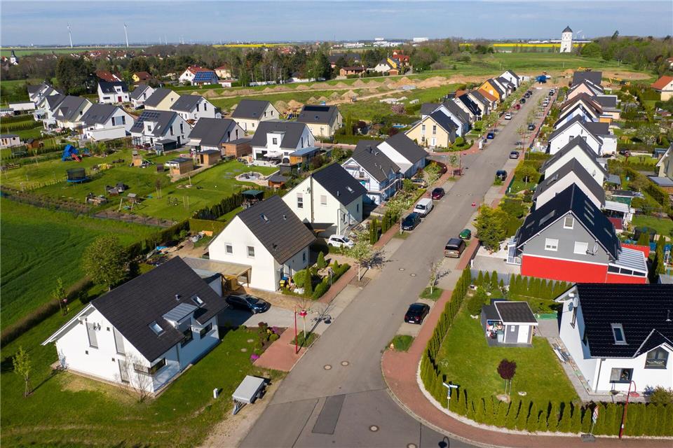 Ist für eine Mehrheit der Deutschen der Wohntraum: das freistehende Einfamilienhaus. (Symbolbild)Jan Woitas/dpa-Zentralbild/dpa