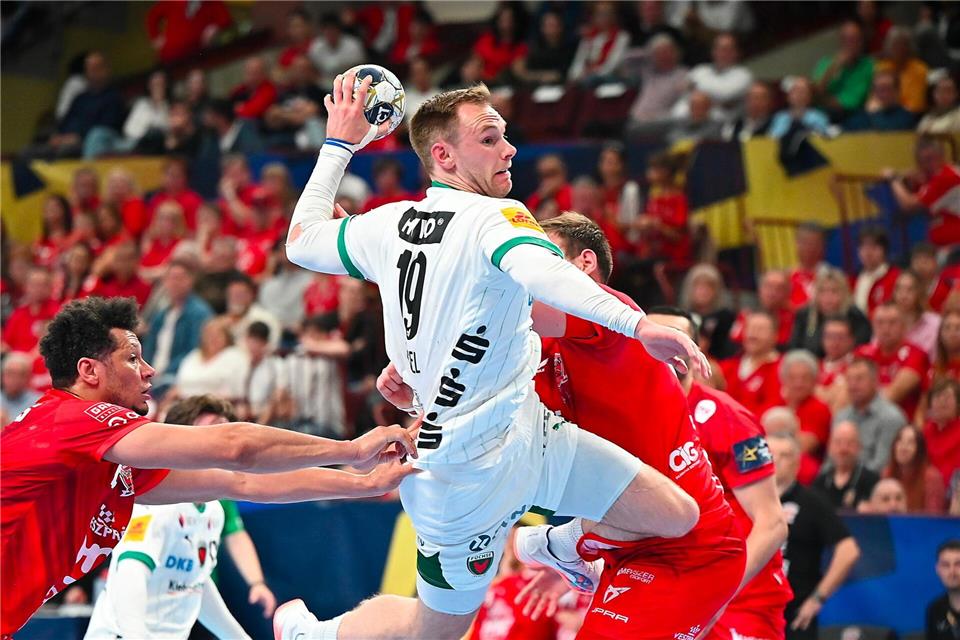 Ist mit den Füchsen Berlin im Viertelfinale gegen One Veszprem gefordert: Welthandballer Mathias Gidsel. (Archivbild)Csaba Krizsan/MTI/AP/dpa