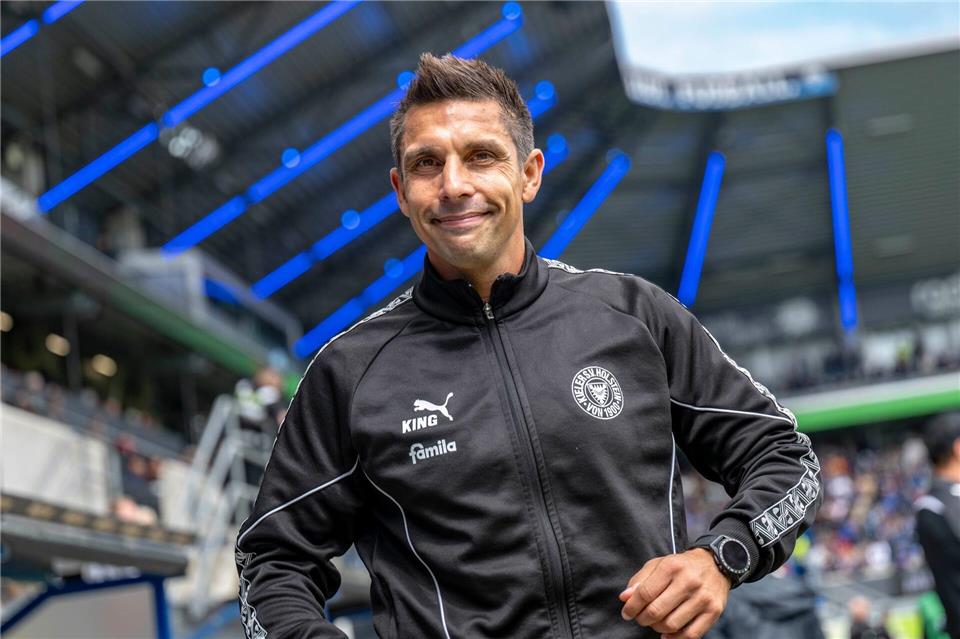Ist mit der Anstoßzeit im DFB-Pokal nicht einverstanden: Holstein Kiels Trainer Marcel RappDavid Inderlied/dpa