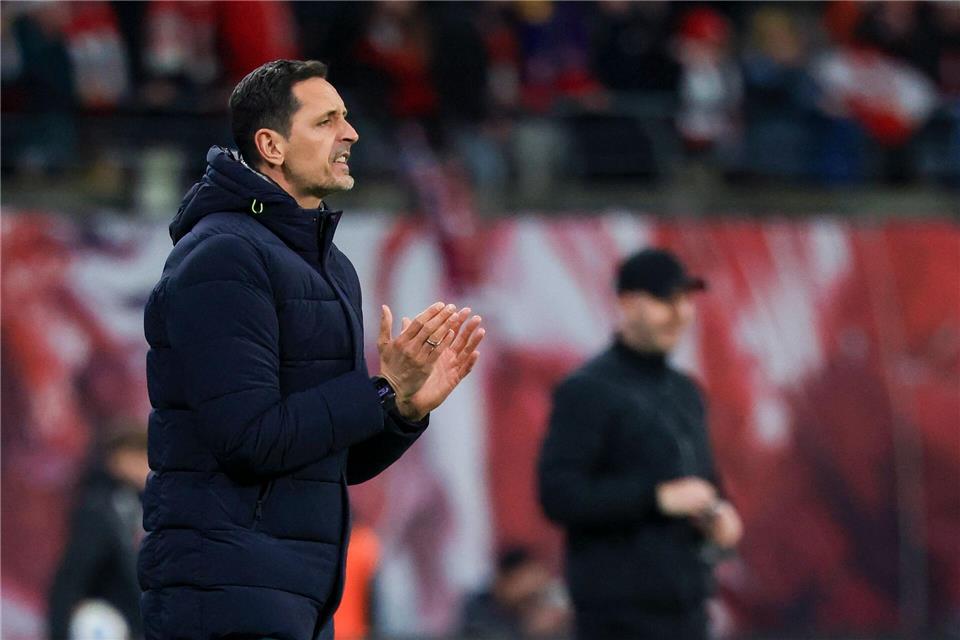 Ist mit seiner Mannschaft klarer Außenseiter in Barcelona: Eintracht Frankfurts Trainer Dino Toppmöller. Jan Woitas/dpa