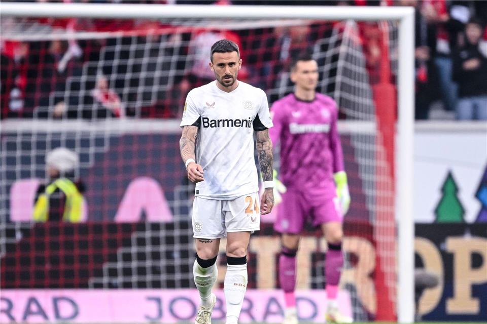 Bayers Rolfes will schnelle Xhaka-Entscheidung Ist wegen einer Verletzung nicht mit im Trainingslager in Brasilien: Aleix Garcia (l). Harry Langer/dpa