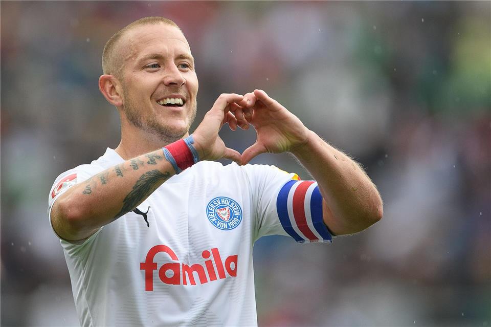Ist wieder fit: Holstein-Kapitän Lewis Holtby. Swen Pförtner/dpa