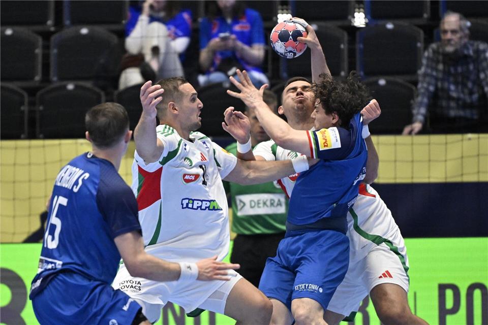 Italien Handballern halten die EM-Partie gegen Ungarn lange offen.Johan Nilsson/TT/AP/dpa
