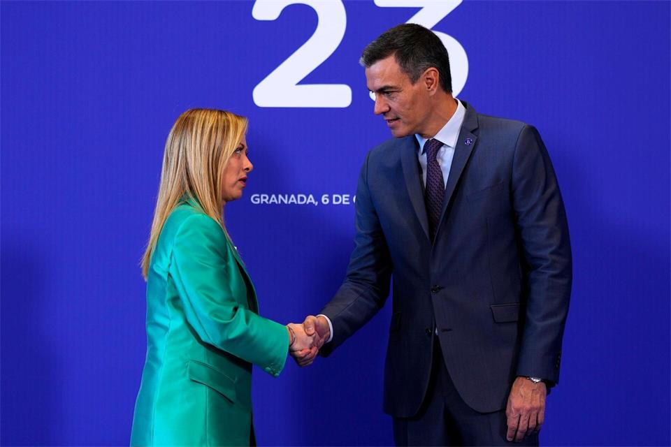 Italien hat die Grenzkontrollen zu Spanien wege der Ceuta-Migrationskrise verlängert. Madrid reagierte umgehend.Manu Fernandez/AP/dpa
