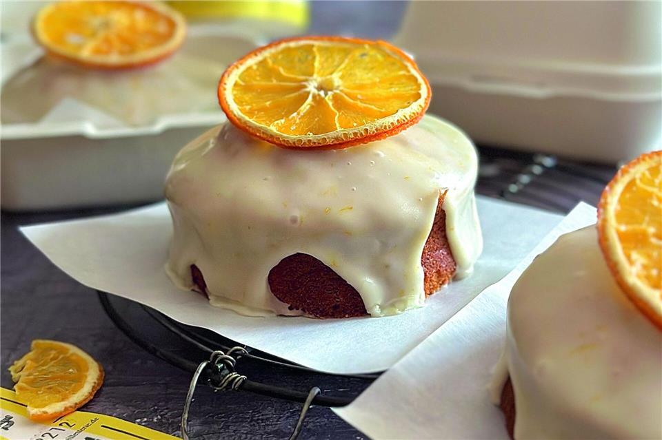 Bento Cakes: Kleiner Augenschmaus mit großer Botschaft Italienische Orangen sind das Motto dieses Mini-Kuchens von Marid Lubenow. Marid Lubenow/Christophorus Verlag/dpa-tmn