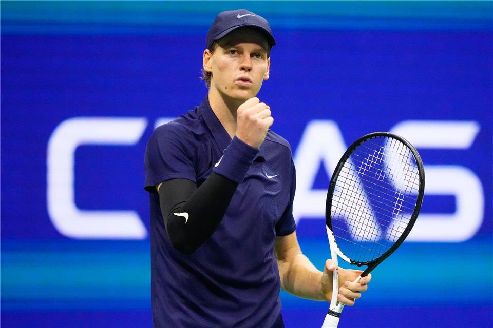 Italiens Tennisstar Jannik Sinner will seinen Titel bei den US Open verteidigen.Yuki Iwamura/AP/dpa