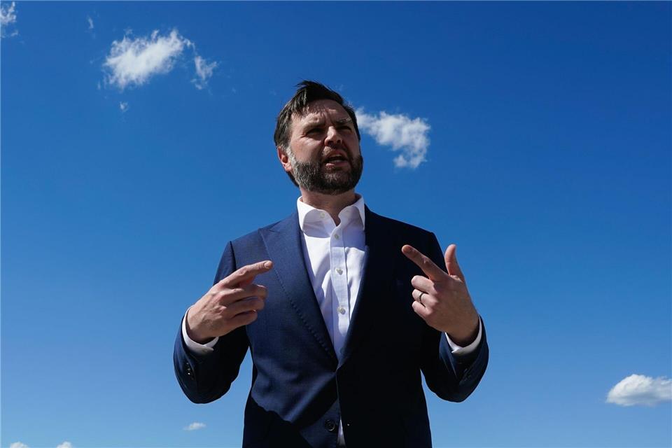 JD Vance zeigt sich vor den Gesprächen vorsichtig optimistisch. Elizabeth Frantz/POOL REUTERS/AP/dpa