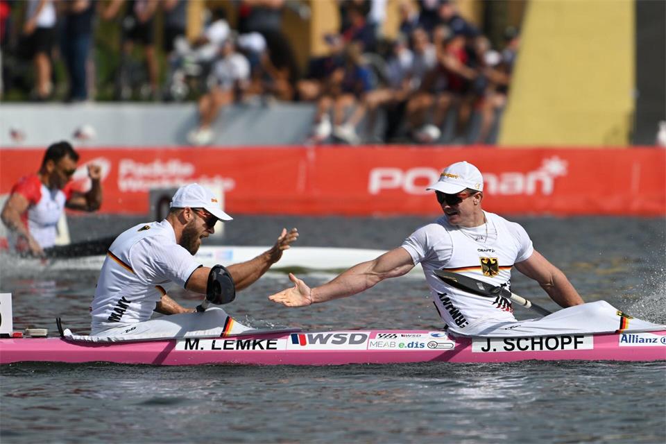 Jacob Schopf und Max Lemke holen endlich auch WM-Gold. Jakub Kaczmarczyk/PAP/dpa