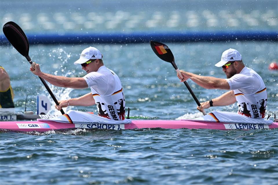 Jacob Schopf und Max Lemke (r) holen bei der Kanu-WM in Posen WM-Gold. (Archivbild)Sebastian Kahnert/dpa