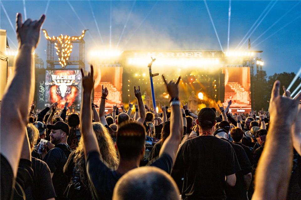 Jährlich werden bei dem Wacken Open Air rund 85.000 Heavy-Metal-Fans erwartet. (Symbolbild)Axel Heimken/dpa