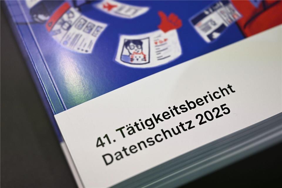 Jahr für Jahr sammelt der Landesdatenschutzbeauftragte seine wichtigen Fälle und Trends in einem Bericht.Bernd Weißbrod/dpa