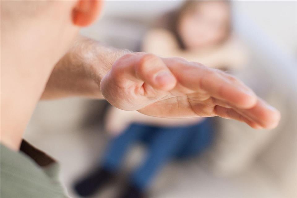 Jahrelange Gewalt und Kontrollversuche durch den Kindsvater können dazu führen, dass das alleinige Sorgerecht der Mutter zugesprochen wird.Christin Klose/dpa-tmn