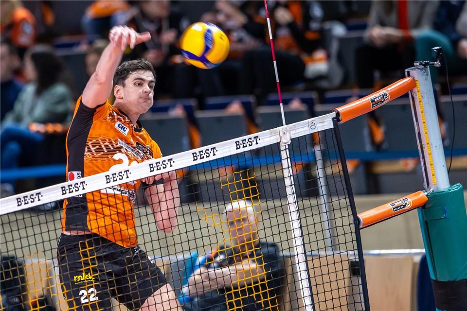 Volleys erleichtert: Dominanter Sieg beim Spitzenreiter Jake Hanes steuerte elf Punkte gegen Giesen bei (Archivbild). Andreas Gora/dpa