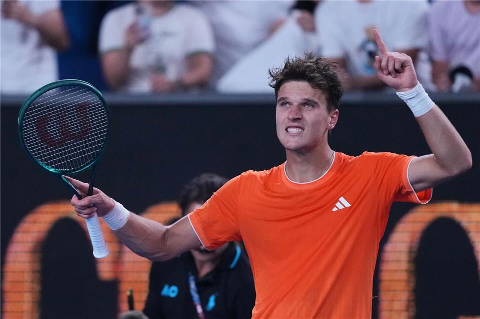 Jakub Mensik hat Probleme mit der Bauchmuskulatur und tritt bei den diesjährigen Australian Open nicht mehr an.Dar Yasin/AP/dpa