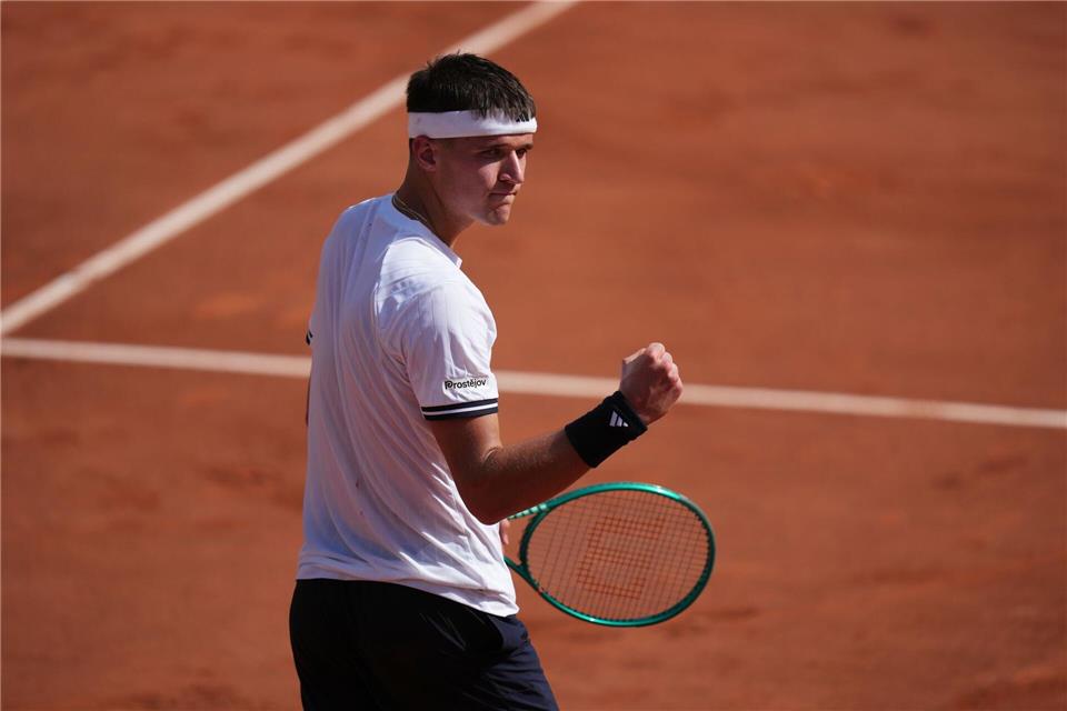 Jakub Mensik steht ein wenig im Schatten der zwei Tennis-Teenager Fonseca und Jódar.Thibault Camus/AP/dpa