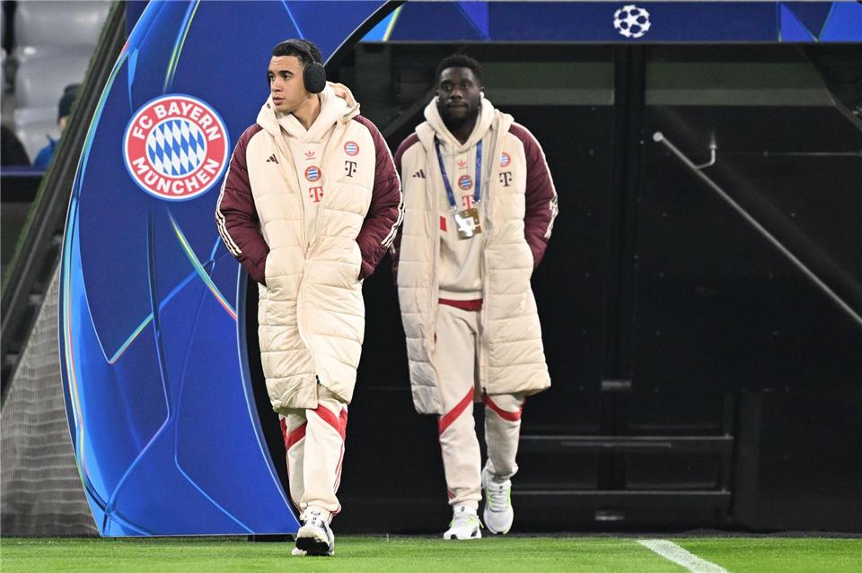 Jamal Musiala (links) und Alphonso Davies fehlen dem FC Bayern derzeit verletzt. (Archivfoto)Sven Hoppe/dpa