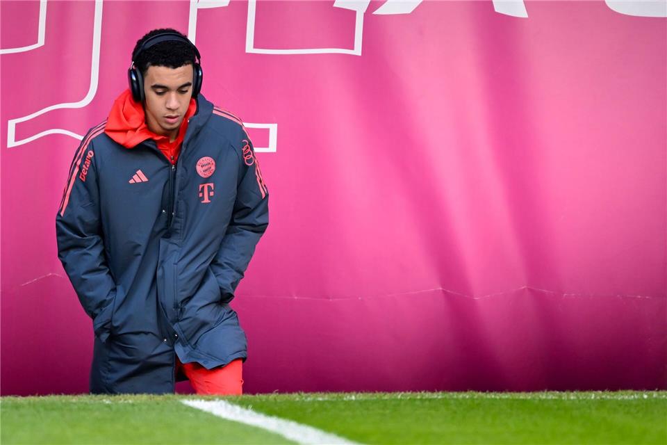 Jamal Musiala wird nach seiner schweren Verletzung beim FC Bayern langsam aufgebaut. (Archivbild) Sven Hoppe/dpa