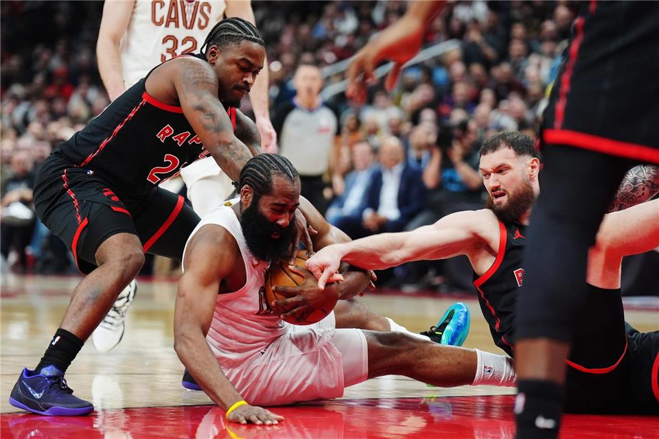 James Harden und die Cavaliers gingen in Toronto zu Boden.Nathan Denette/The Canadian Press/AP/dpa