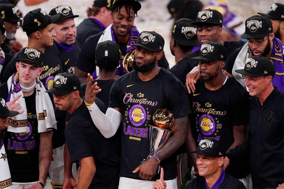 James feierte die Meisterschaft mit den Lakers. (Archivbild)Mark J. Terrill/AP/dpa