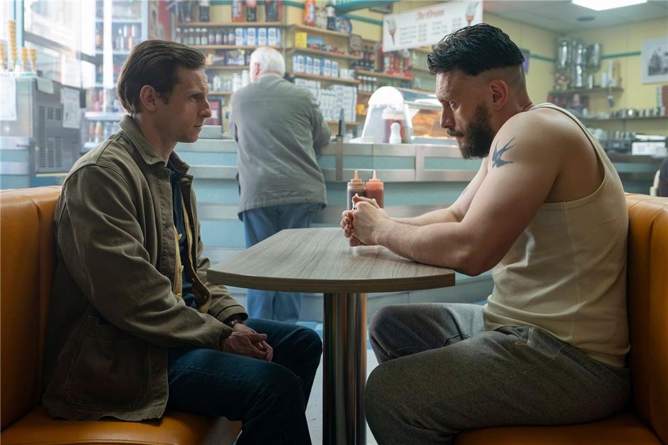Jamie Bell (links) als Niall und Richard Gadd als Ruben in einer Szene der Miniserie „Half Man“, die zwischen dem 25.4. und 29.5. auf HBO Max veröffentlicht worden ist.Warner/HBO Max /dpa