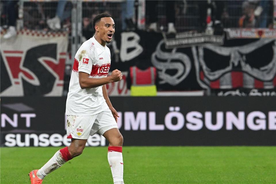 Jamie Leweling jubelt über sein erstes Saisontor in der Bundesliga.Carmen Jaspersen/dpa