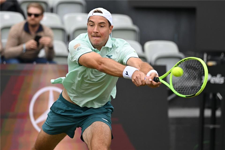Jan-Lennard Struff konnte den kasachischen Rasenspezialisten Alexander Bublik nicht stoppen.Marijan Murat/dpa