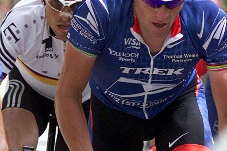 Jan Ullrich erlebte in Alpe d’Huez eine seiner bittersten Niederlagen gegen Lance Armstrong. (Archivbild)picture alliance / dpa