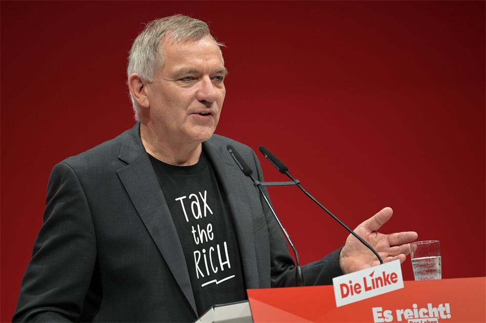 Jan van Aken besucht die Stadt Aken und fühlt sich dem Ort schon durch den Namen verbunden. (Archivbild)Michael Bahlo/dpa