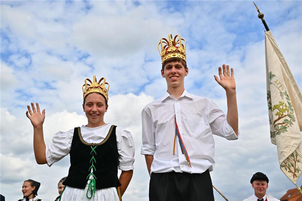 Jana Deufel aus Villingen-Schwenningen und Kilian Gulde aus Salem sind bei dem Rennen als Erste ins Ziel gekommen.Jan-Philipp Strobel/dpa