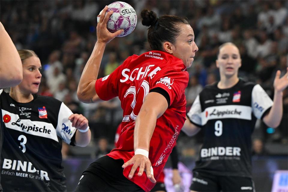 Jana Scheib führte die Bundesliga-Handballerinnen des Thüringer HC zu einem klaren Auswärtssieg in Oldenburg. (Archivfoto)Sven Hoppe/dpa