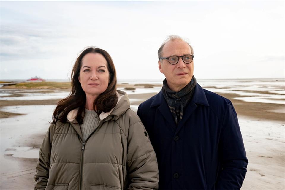 Natalia Wörner ermittelt „Unter anderen Umständen“ Jana Winter (Natalia Wörner) und Arne Brauner (Martin Brambach) ermitteln in „Unter anderen Umständen - Dämonen“.