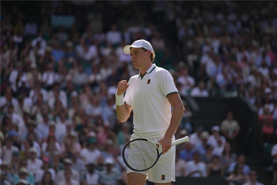 Jannik Sinner steht im Finale von Wimbledon.Brian Inganga/AP/dpa