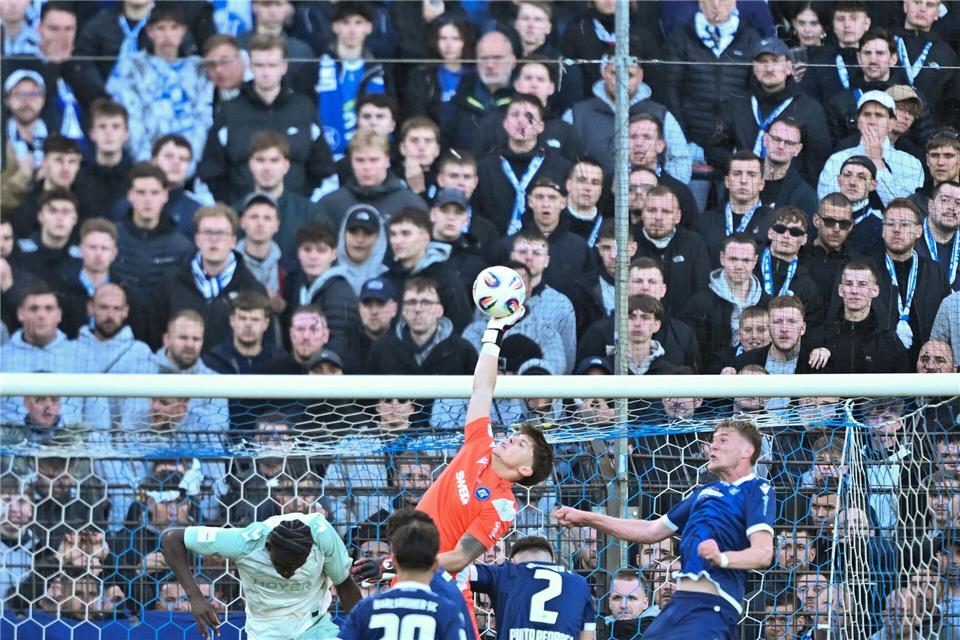 Jannis Bärtl wäre eine Option. (Archivbild)Sebastian Christoph Gollnow/dpa