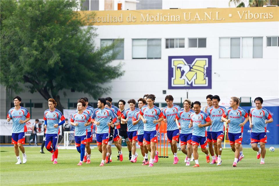 Japan wird Berichten zufolge vorerst den Trainingsplatz wechseln. Jorge Mendoza/AP/dpa