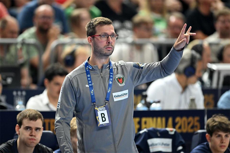 Jaron Siewert war bis September 2025 fünf Jahre Füchse-Trainer. Jetzt arbeitet er in Melsungen (Archivbild)Marius Becker/dpa
