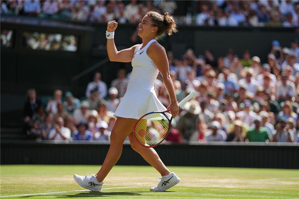 Jasmine Paolini bleibt in Wimbledon mit dem Viertelfinaleinzug im Titelrennen.Kirsty Wigglesworth/AP/dpa