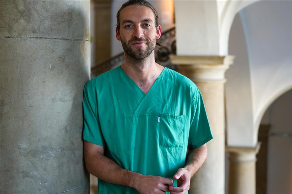 Jasper Iske will mit seinen Videos falsche Versprechen von Influencern entlarven.Soeren Stache/dpa