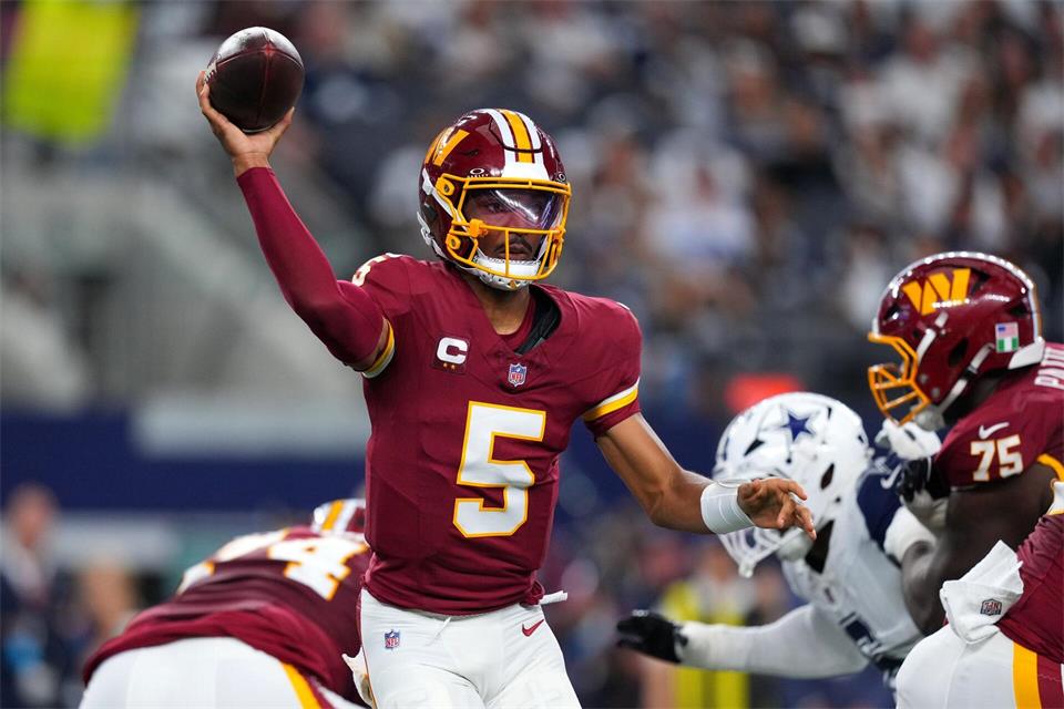 Jayden Daniels verletzte sich bei der Niederlage gegen die Dallas Cowboys.Julio Cortez/AP/dpa