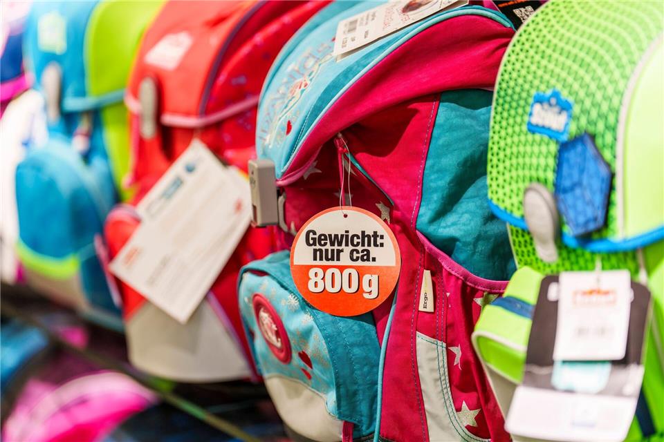 Je leichter, desto besser? Diese Faustregel ist überholt, sagen Experten. Viel wichtig ist, wie das Gewicht verteilt wird. picture alliance/dpa