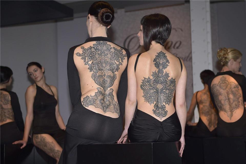 Je mehr Tattoos sie hatten, desto unattraktiver wurden Models bei einer Studie bewertet. (Archivbild)picture alliance / dpa