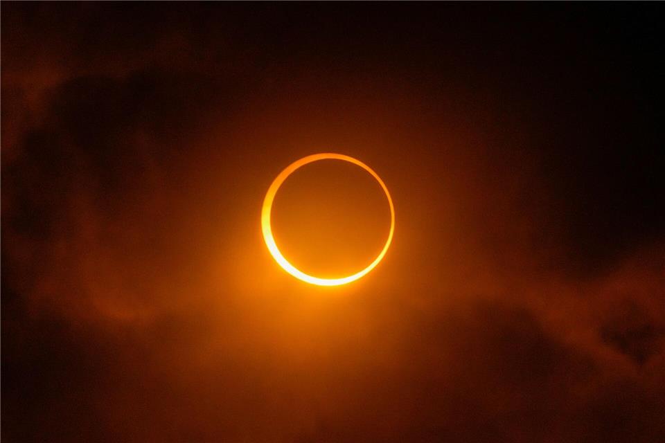 Je nach Standort werden hierzulande rund 85 bis 90 Prozent der Sonnenscheibe vom Mond bedeckt. (Symbolbild)Natacha Pisarenko/AP/dpa