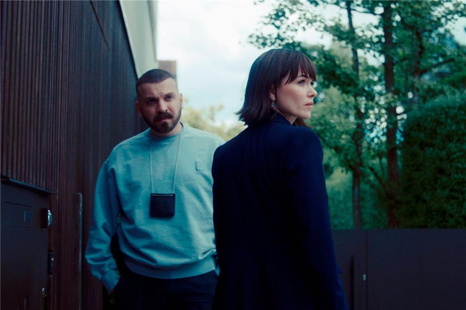 Je tiefer Hamza Kulina (Edin Hasanovic) und seine Kollegin Maryam Azadi (Melika Foroutan) in den Fall eintauchen, desto mysteriöser wird dieser. Rick Ostermann/ARD Degeto Film/dpa