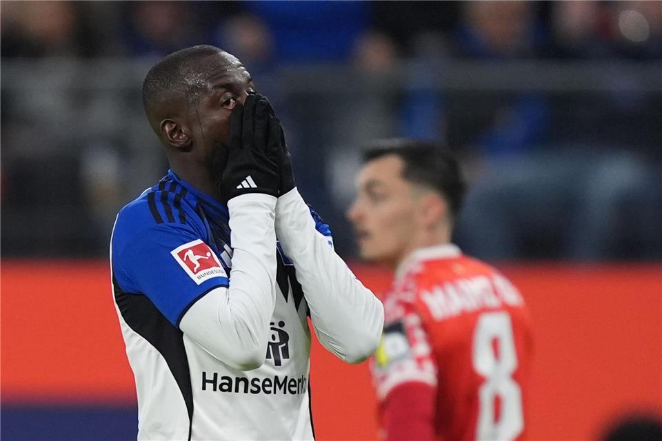 Jean-Luc Dompé vom Hamburger SV bleibt nach seiner Alkoholfahrt weiter vom Spielbetrieb suspendiert. (Archivbild)Marcus Brandt/dpa