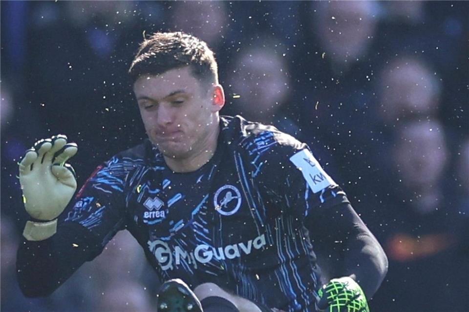 Jean-Philippe Mateta hat Torwart Liam Roberts keine Absicht unterstellt.Ian Walton/AP/dpa