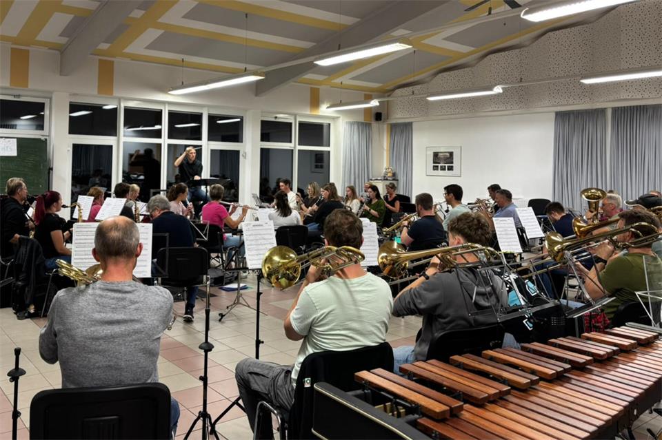 Jeden Donnerstag trifft sich die Musikkapelle Heiden im Haus der Musik zur gemeinsamen Probe mit Dirigent André Baumeister.